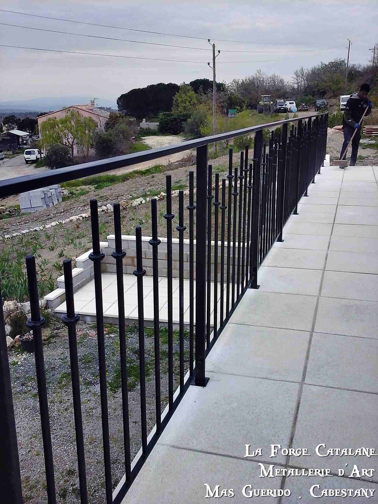 garde corps barreaudage effet joncs bagues fer forge catalane 3.jpg